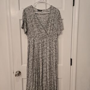 BloomChic Light Green Floral Maxi Dress